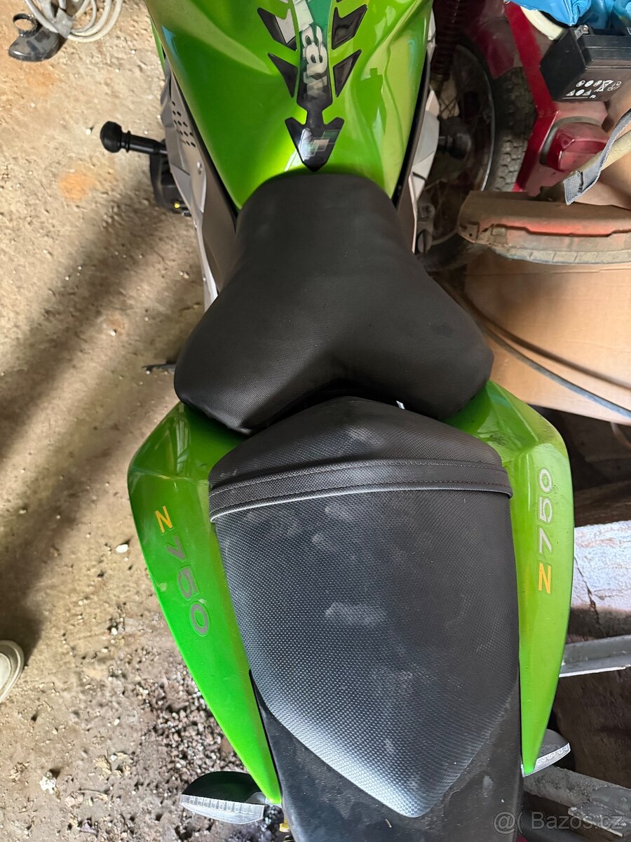 Kawsaki Z750 - 6