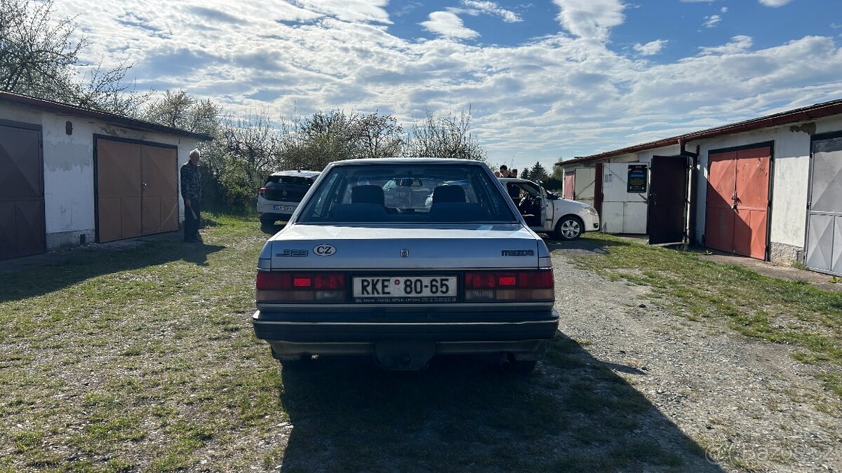 Mazda 323 1988 - 6