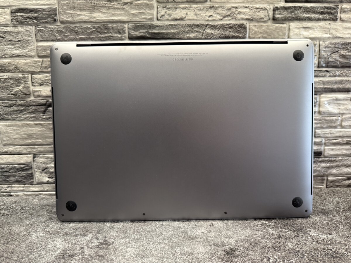 CTO MacBook Pro 15" 2017 i7 / 16GB / 500GB / Pro 560 - 6