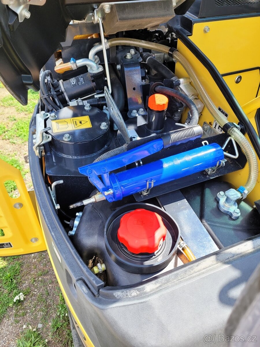 minibagr Yanmar VIO 80-1A - dělené rameno - 6