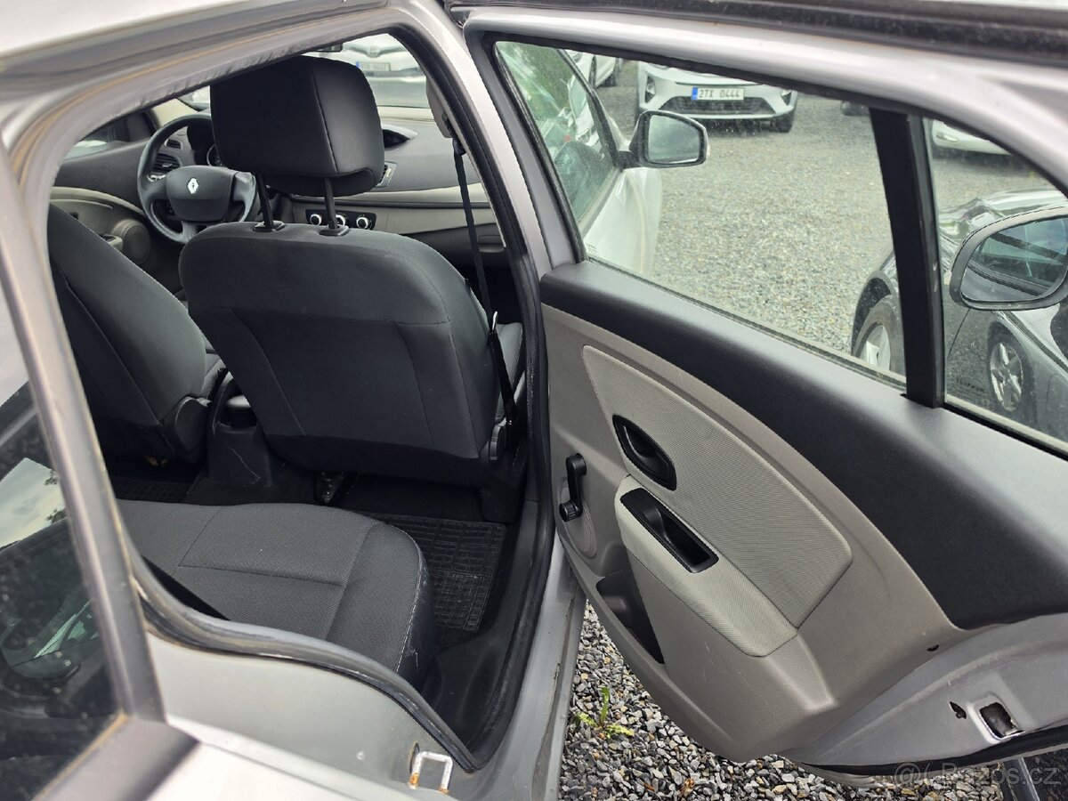 Renault Mégane
1.6 i Parkovací senzory - 6