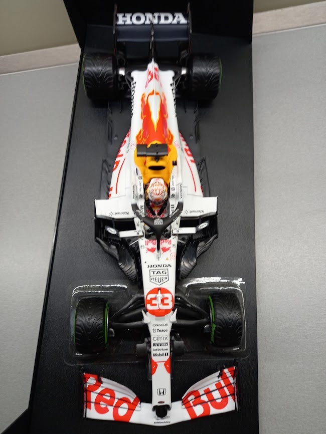 F1 RED BULL RB16B TURECKO 2021 VERSTAPPEN MINICHAMPS 1:18 - 6