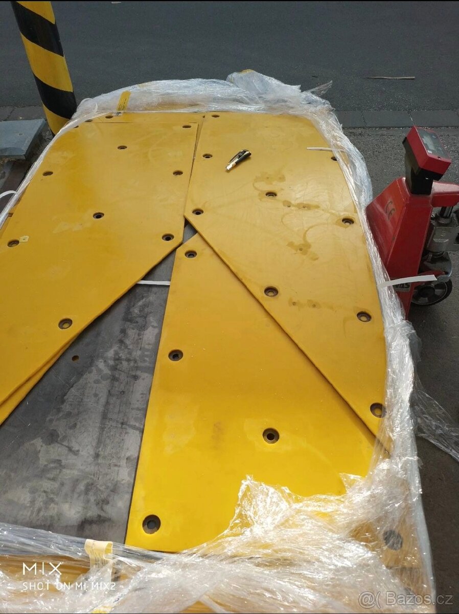 Prodam vyložení do zásobníku PUR - 6