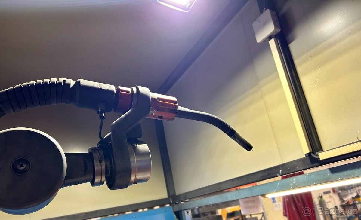 Svařovací robot CLOOS ROMAT 310 včetně pracovní buňky Z1 - 6