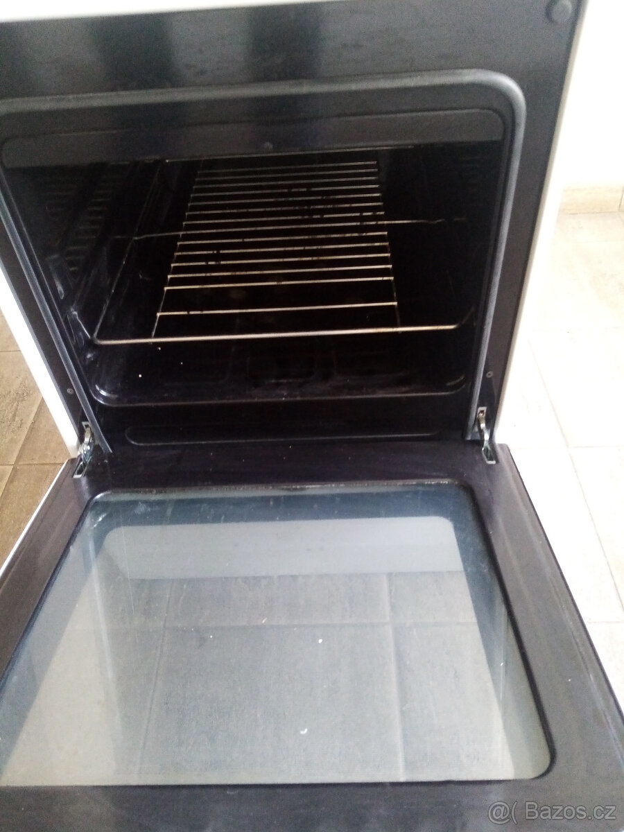 ELEKTRICKÝ SPORÁK 220/380V - 6