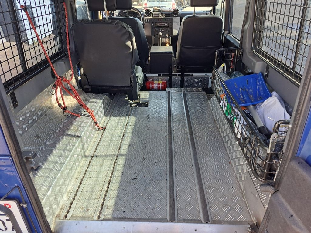 Land Rover Defender 110 STW - 6