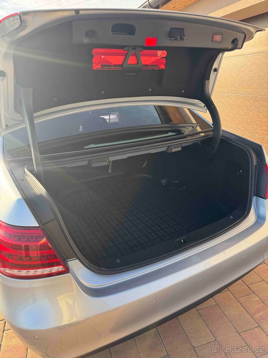 Mercedes - Benz, Třída E Limuzína - 6