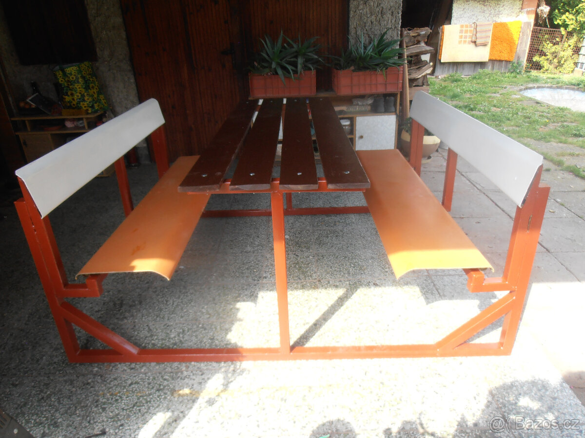PÁRTY SEDAČKA KOVOVÁ PRO 6 OSOB - 6
