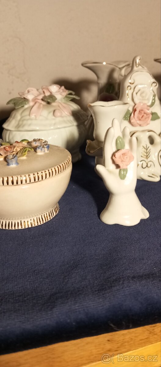 Spousta porcelánových miniatur - 6