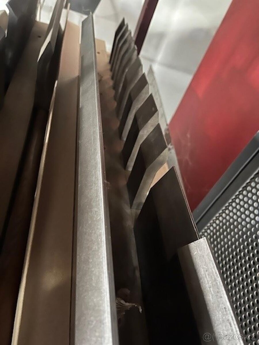 Ohraňovací lis Liptovské Strojárne HOL 80/25 - 6