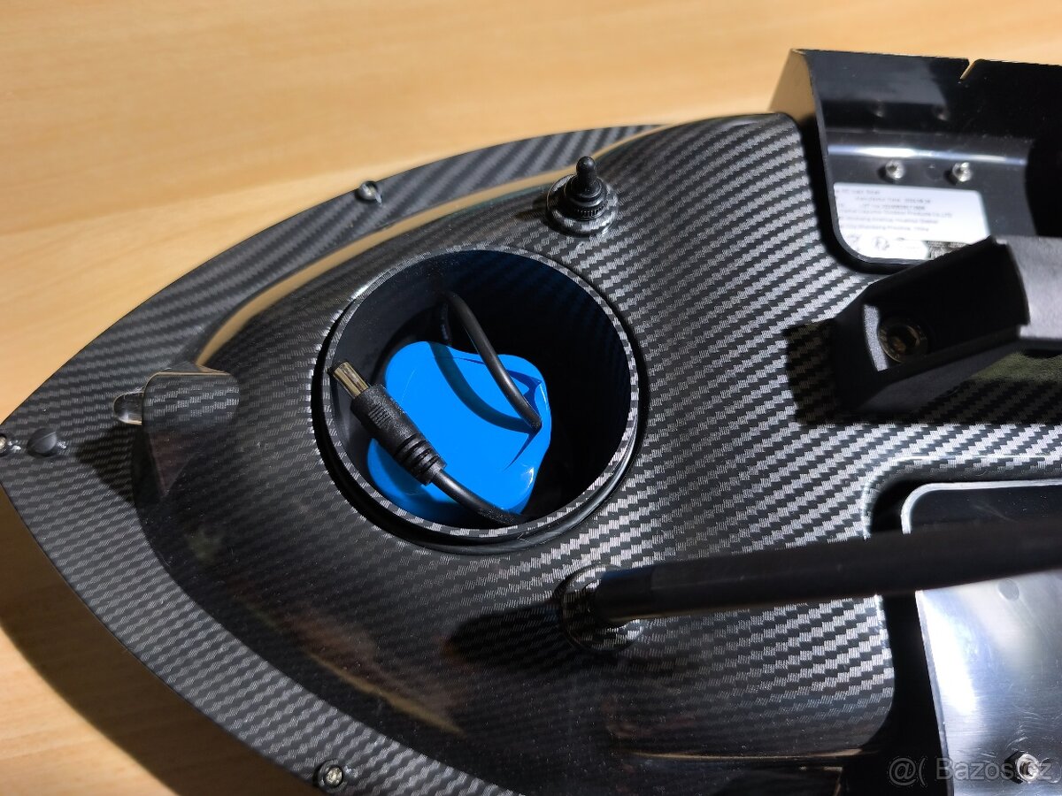 Zakrmovaci člun pro rybáře - 6