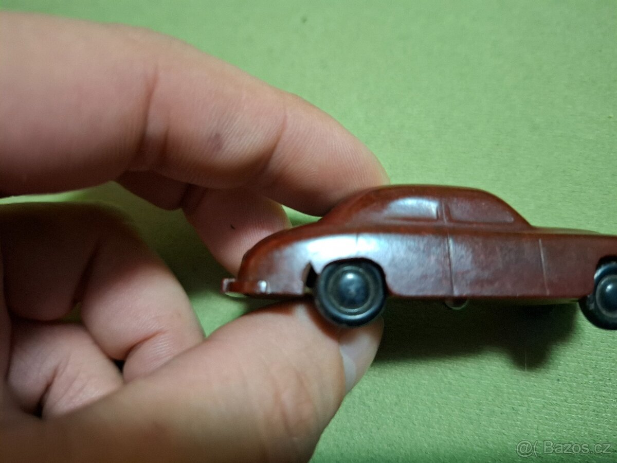 Retro bakelitové autíčko směr - 6