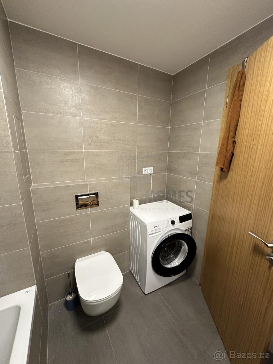 Prodej bytu 2+1 50 m s balkonem, sklepem a GS - 6