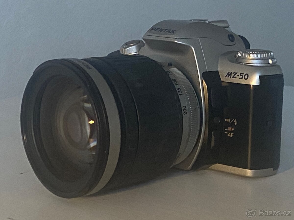 Pentax MZ-50 + objektiv Pentax SMC FA 28–200mm f/3,8–5,6 - 6
