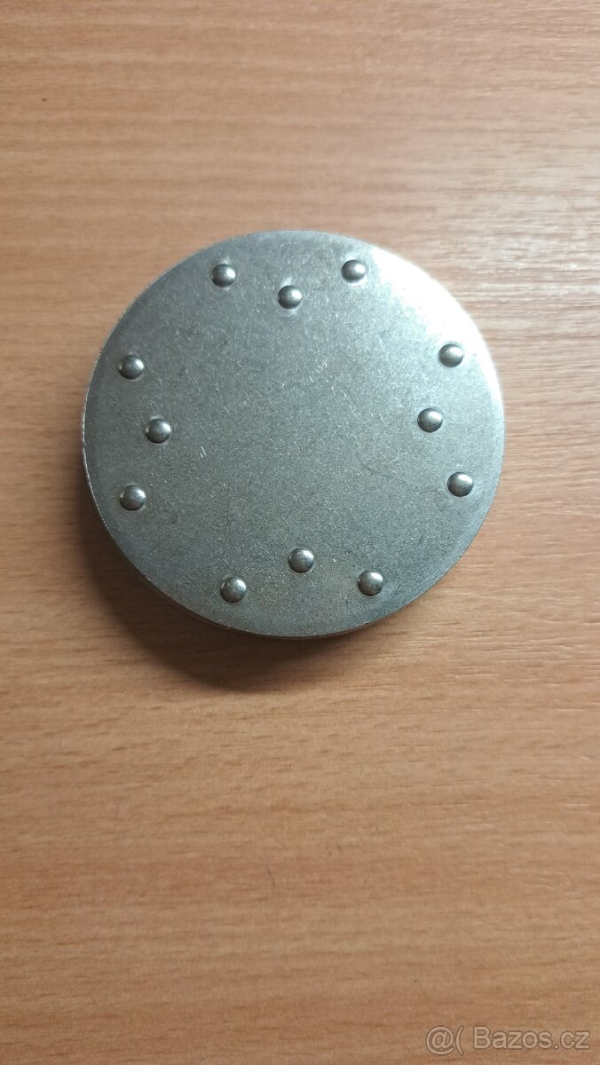 Čtyři kruhové kovové disky - 6