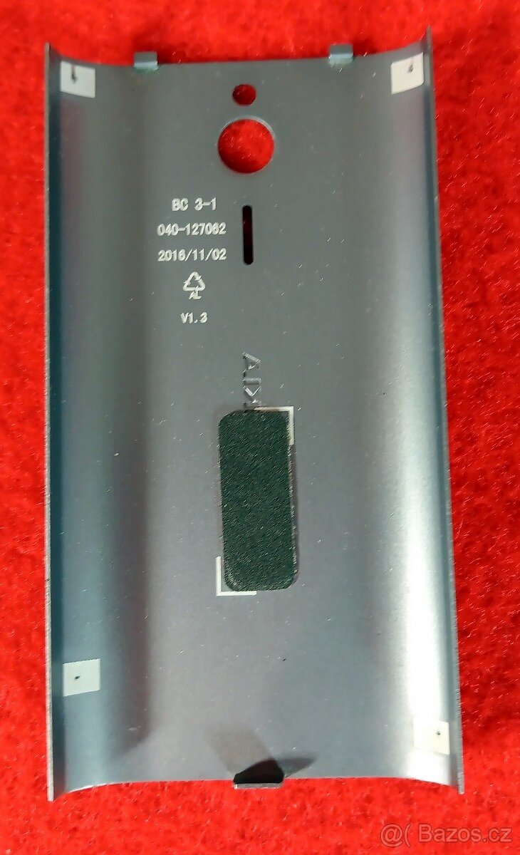 mobilni telefon Nokia 230, aluminium back, rok 2017 - 6