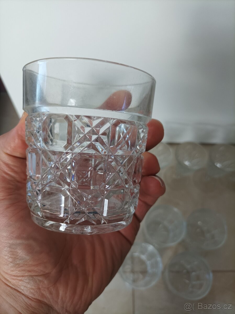 Prodám broušenou karafu na whisky a jiný alkohol a skleničky - 6