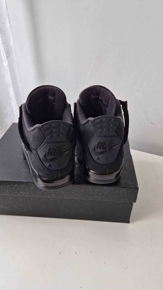 Air Jordan 4 Retro "Black Cat" 44.5 - 6