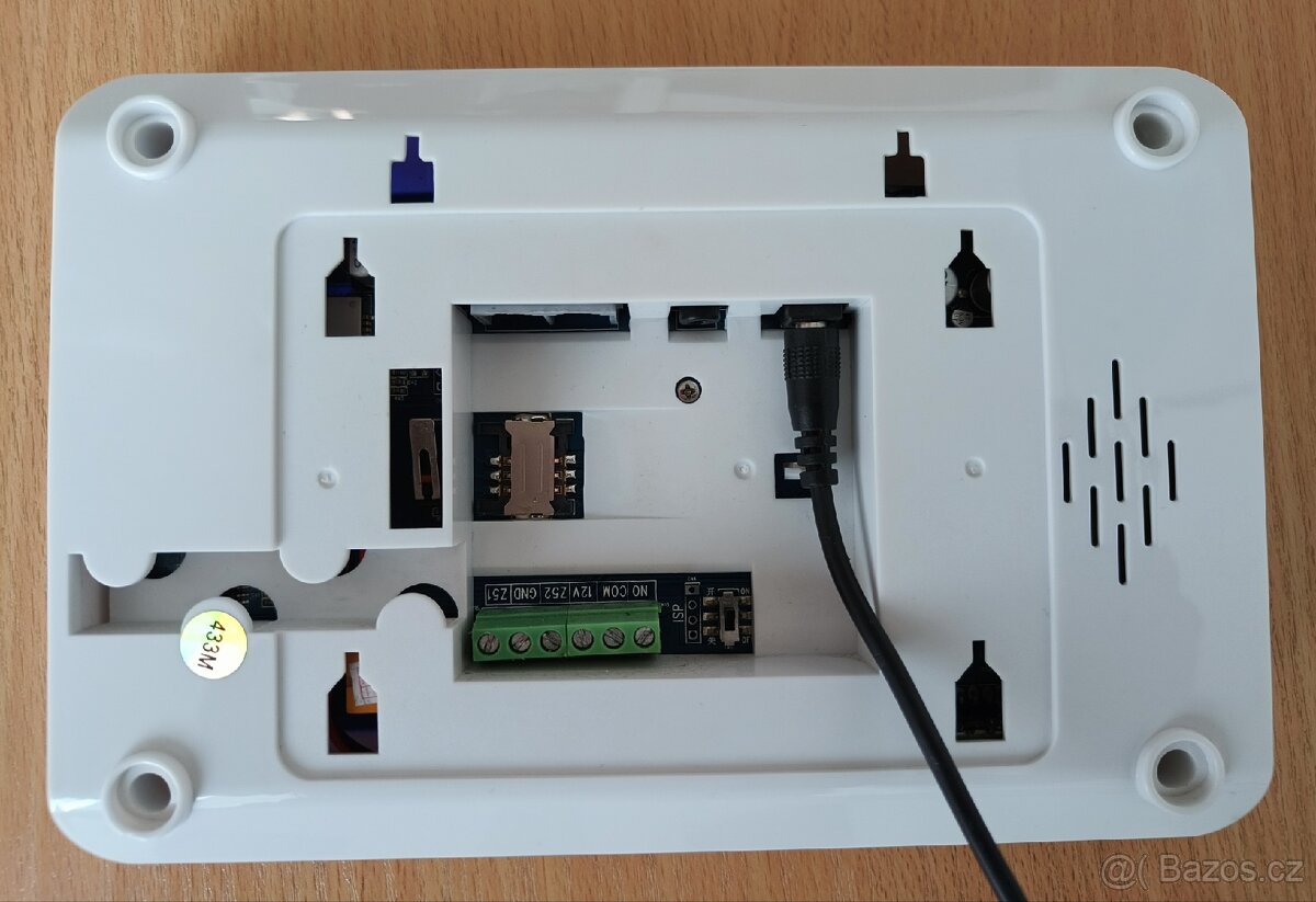 Víceúčelový bezdrátový GSM alarm s bohatým příslušenstvím - 6