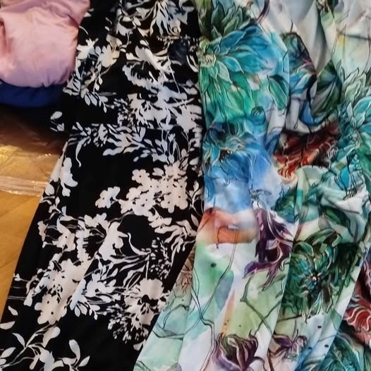 Pánská zimní bunda, košile, dámské šaty, spodní prádlo aj. - 6