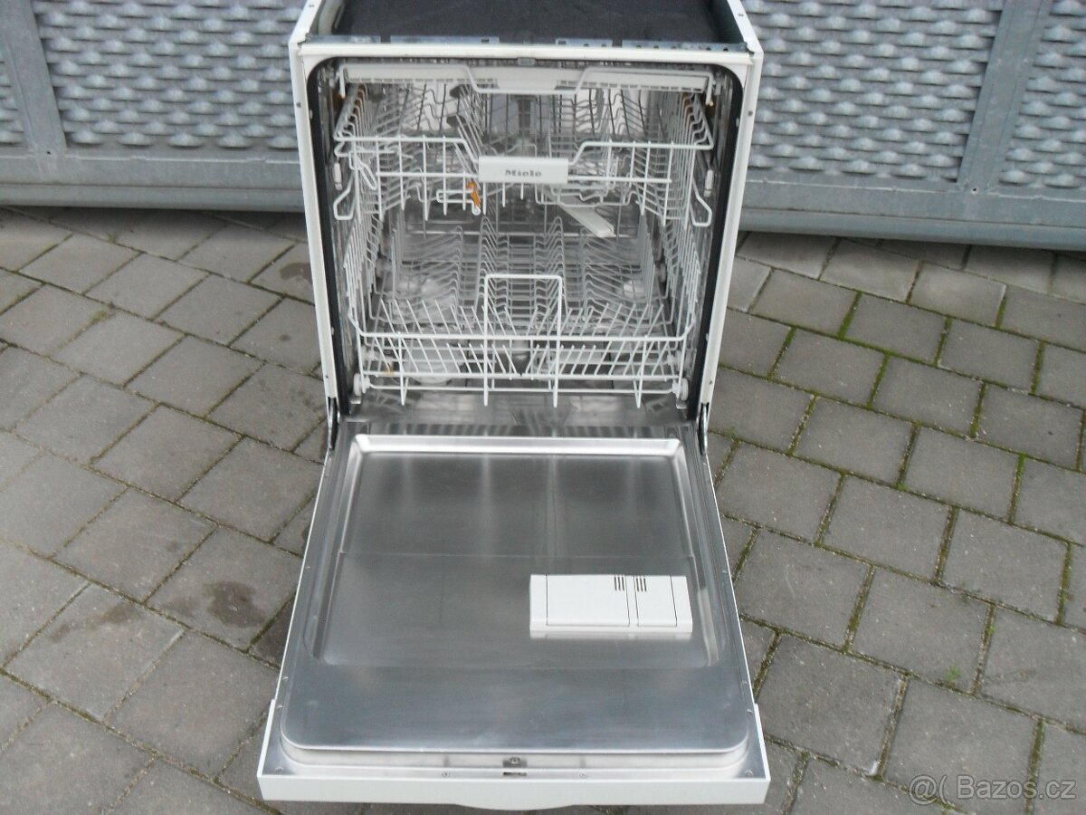 MIELE MYČKA,VOLNĚ STOJÍCÍ,POD KUCHYNSKOU LINKU,LCD,tř.A+ - 6