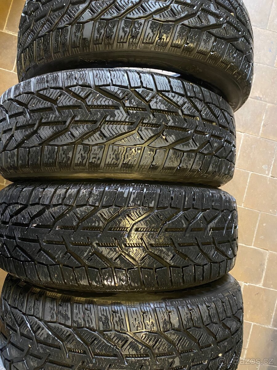 Pneu 215/60/17 - 6