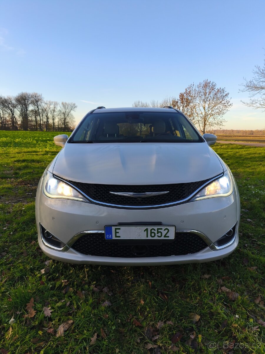 Chrysler Pacifica Touring L Plus - 6