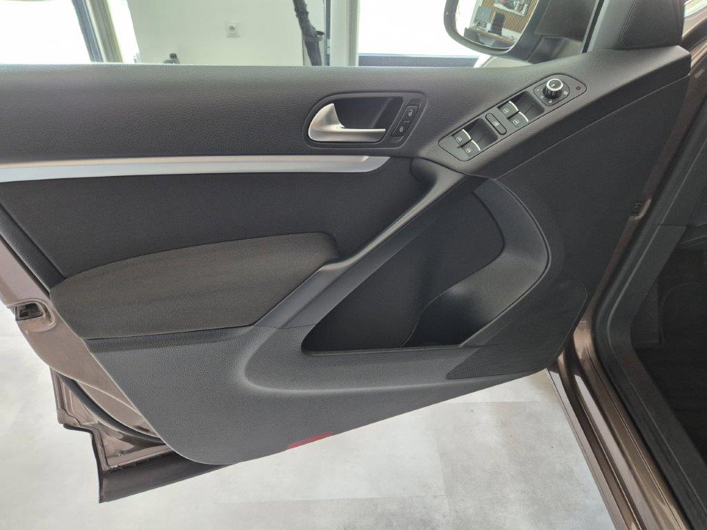 Volkswagen Tiguan 2.0 TDI 4 MOTION R-Line - 6