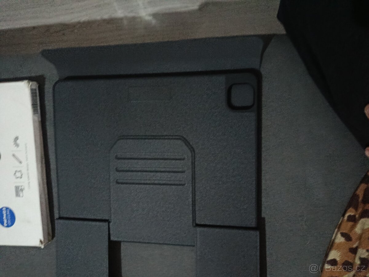 Pouzdro na tablet s klávesnicí Apple iPad Pro 12,9
5 (2) - 6