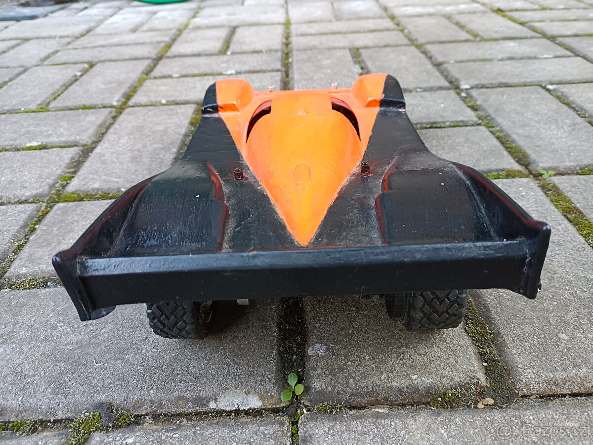 Starší rc auto silniční cestovní dělané na elektro motor - 6