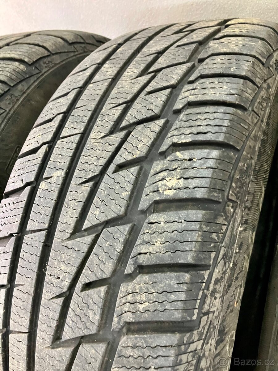 Zimní pneu 235/60/R16 H + plech.disky - 6