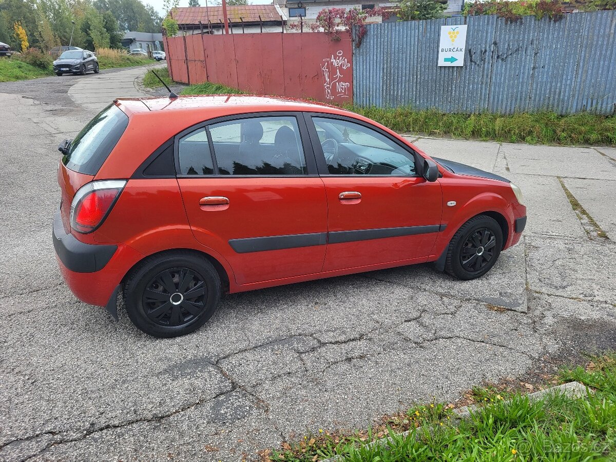 Kia Rio 1.4i 71kw nová STK - 6