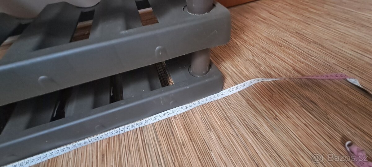 Držák na lahve plastovy - 6