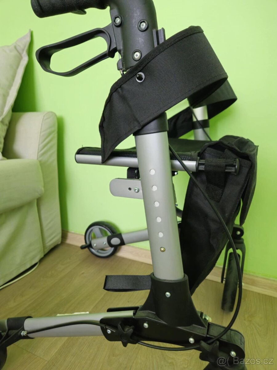 Čtyřkolové chodítko / sedátko pro seniory - 6