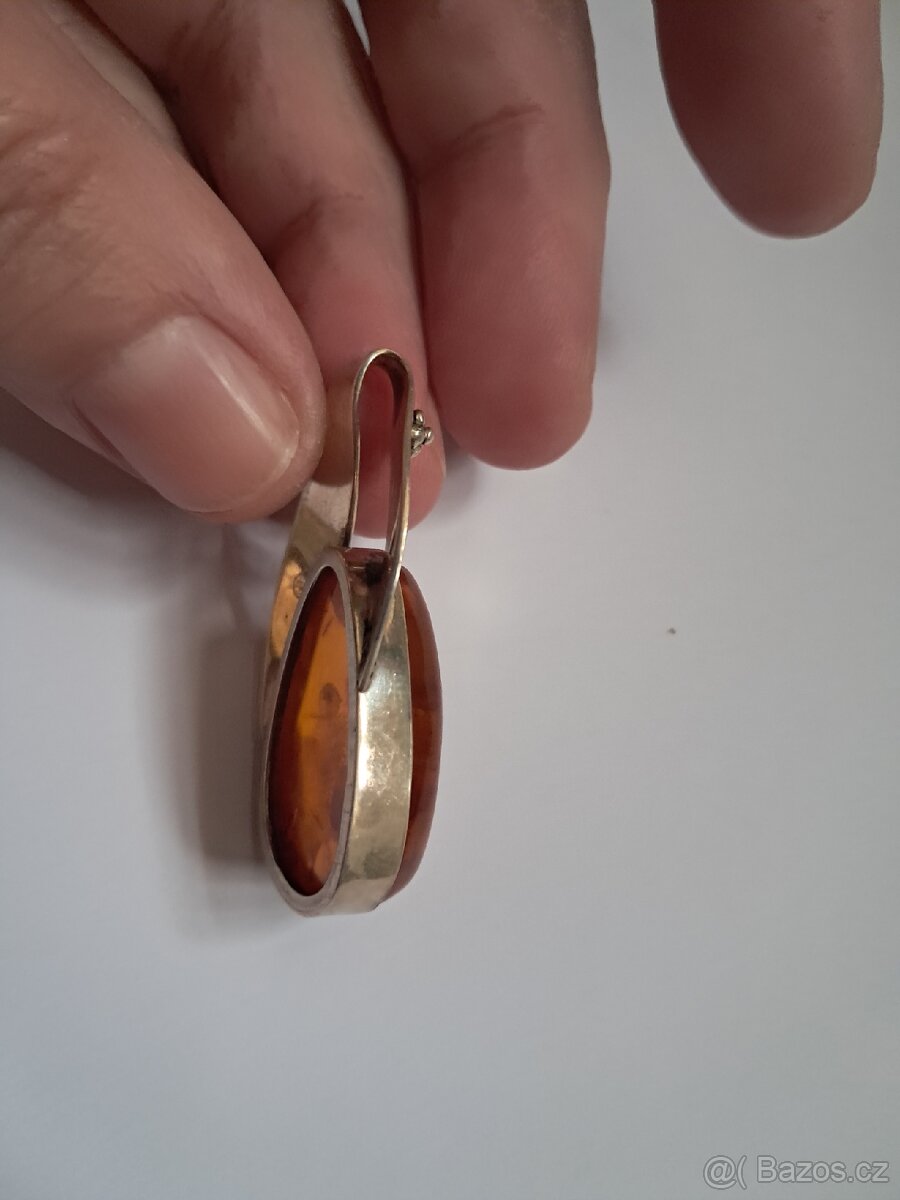 Stříbrný přívěsek s jantarem - 6