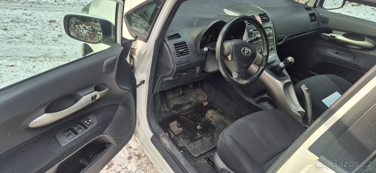 Toyota auris 1.4i rok 2008 - 6