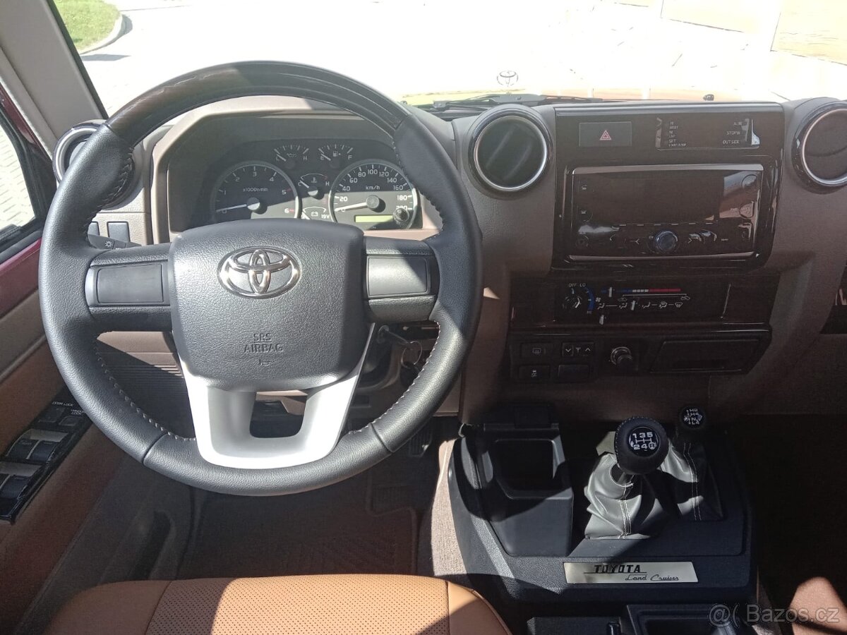 Land Cruiser 76 HZJ 4,5TD V8, 70TH ANNIVERSARY Black Edition - 6