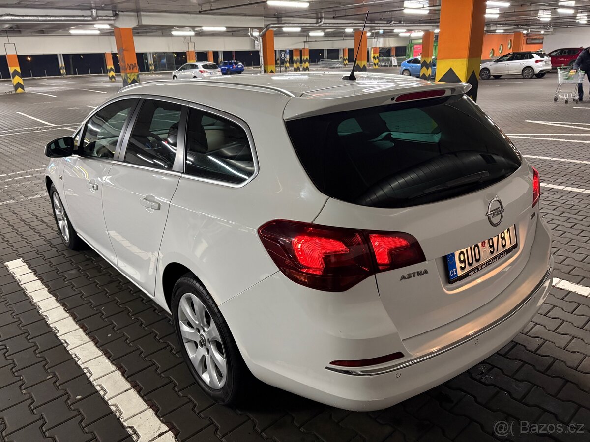 Opel Astra 1.7CDTI/92kw Xenony Výbava - 6