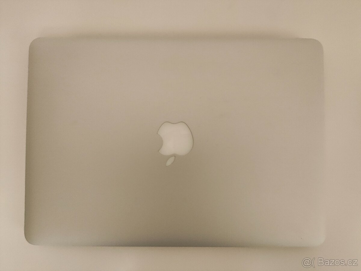 MacBook Pro 2015 | i5 • 8GB • 256GB - 6