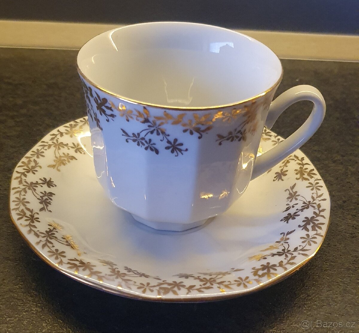 Porcelán, džbán, váza, talíř, šalky s talířky - 6