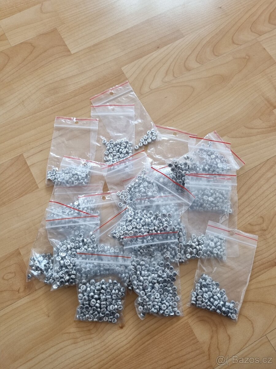 Korálky s písmenky - stříbrné - 2400 ks - 6