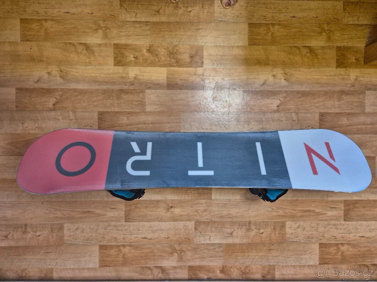 Snowboard Nitro Future 142 cm + vázání Flow - 6