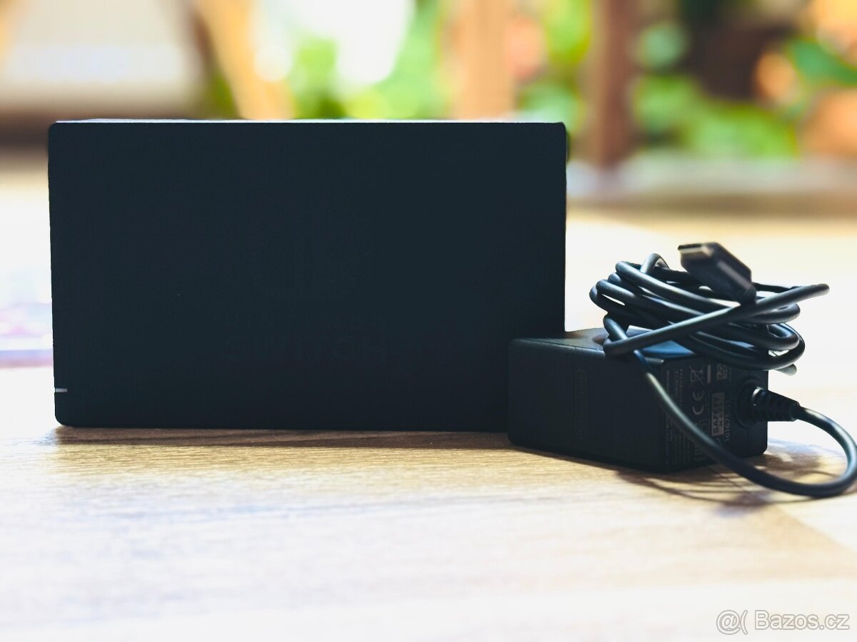 Nintendo Switch - Kompletní Příslušenství + 6 her - 6