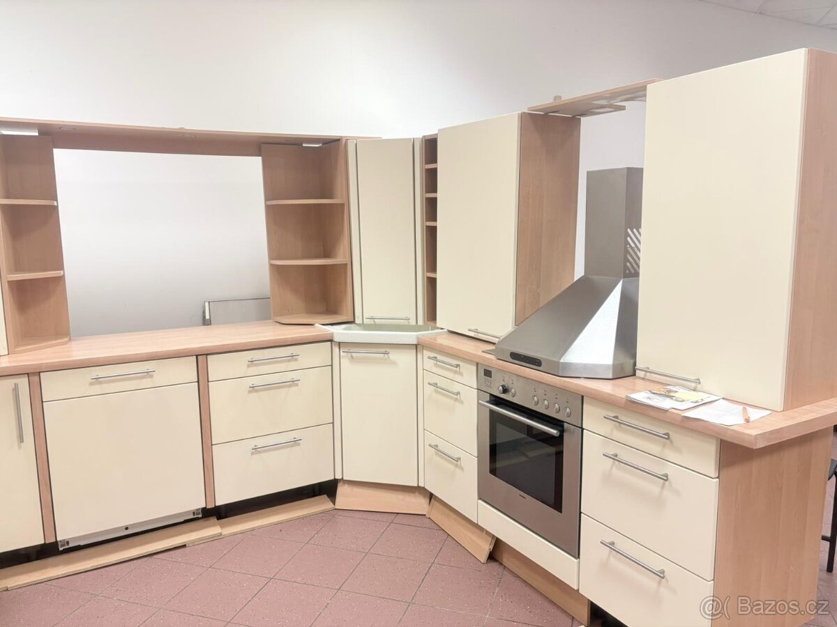 Velká kuchyňská linka včetně spotřebičů - 6