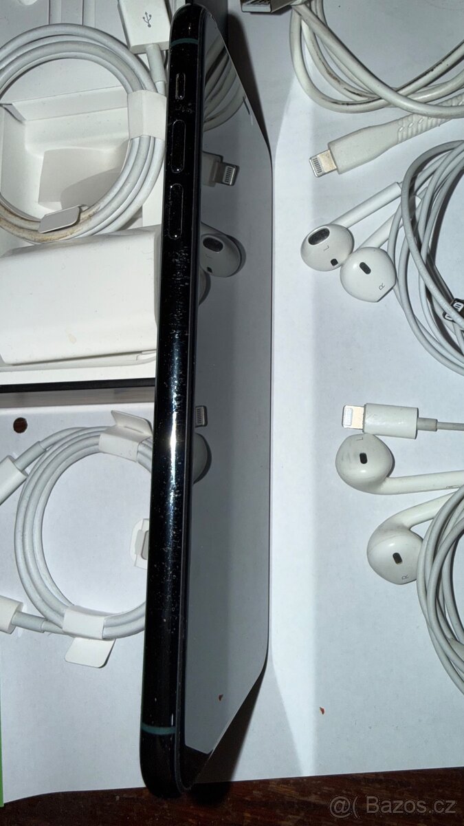 PRODÁM IPhone 11 Pro Max 256 GB Midnight Green - 6