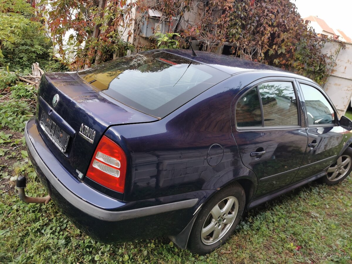 Škoda Octavia, 1,6, 75 kW, benzín. R. 2001 - 6