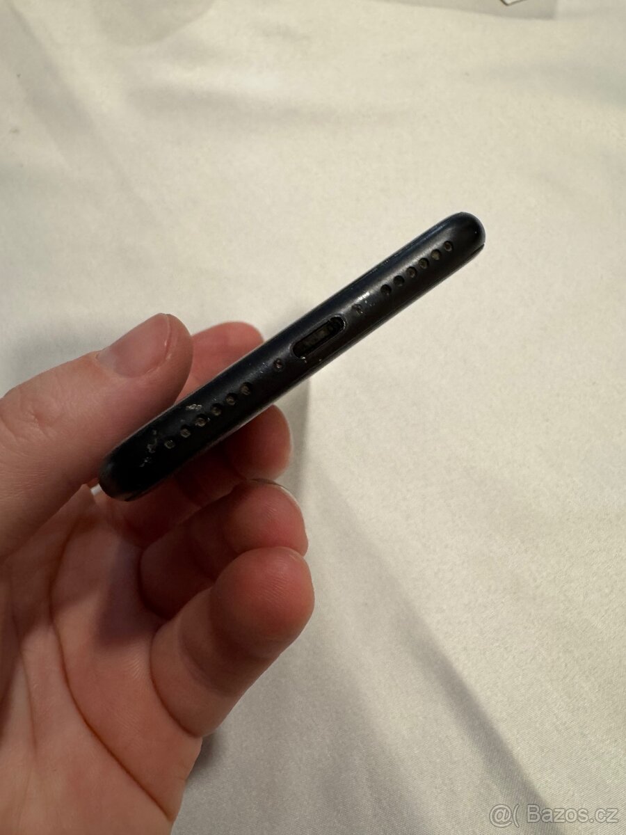 iPhone SE 2022 64GB Černý - 6