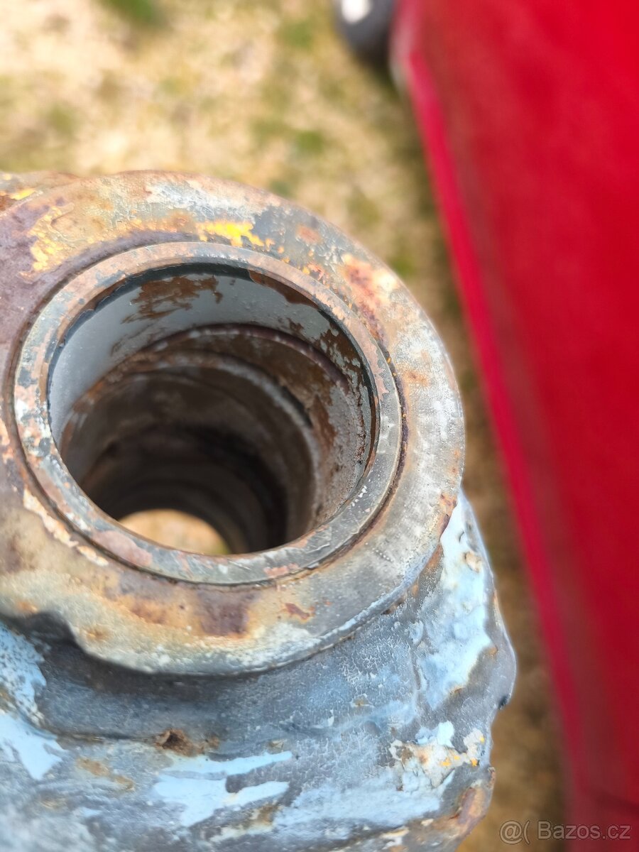 Výložník unc 060, 750 - 6