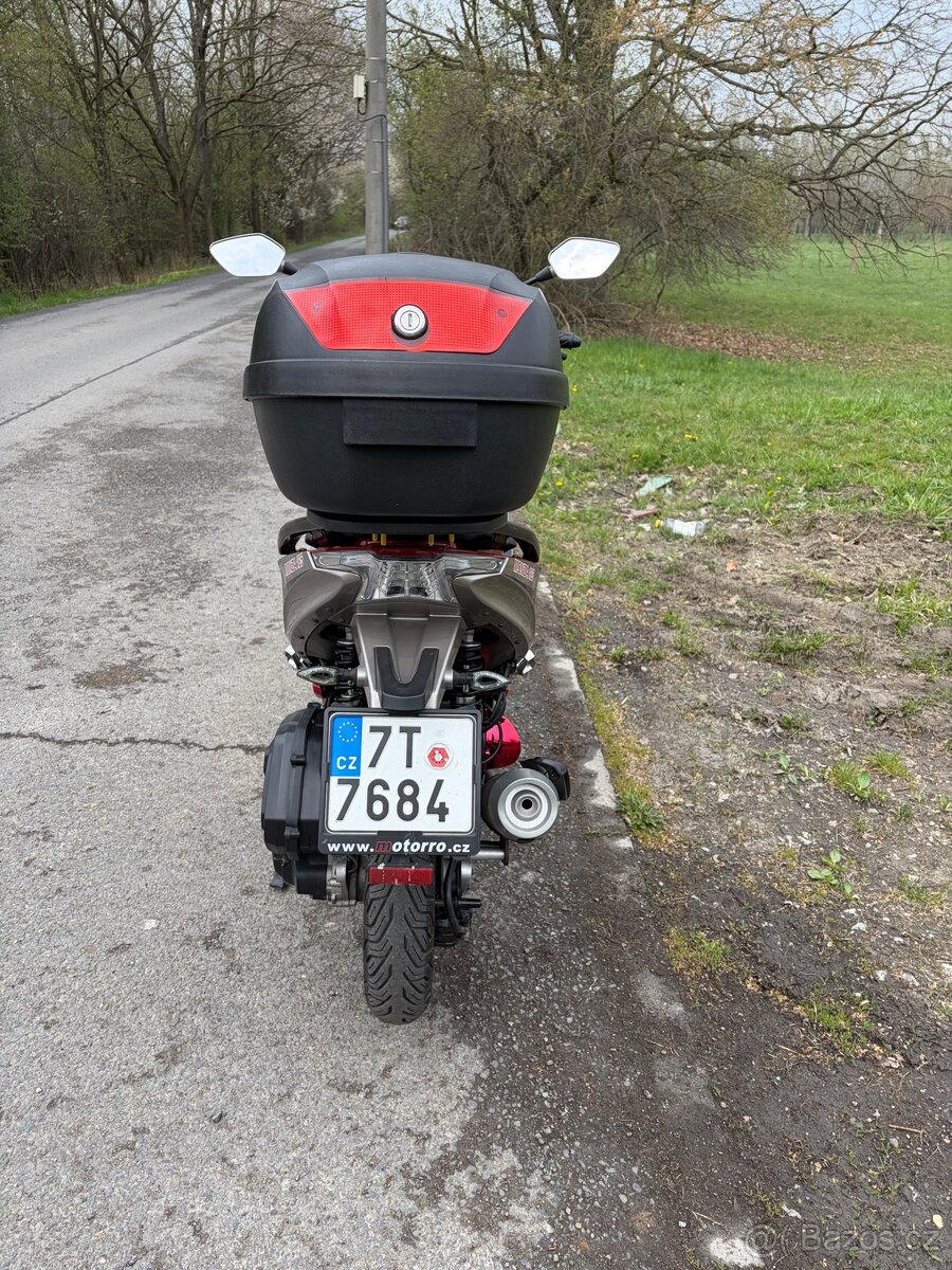 Motorro Monza 125i - 6