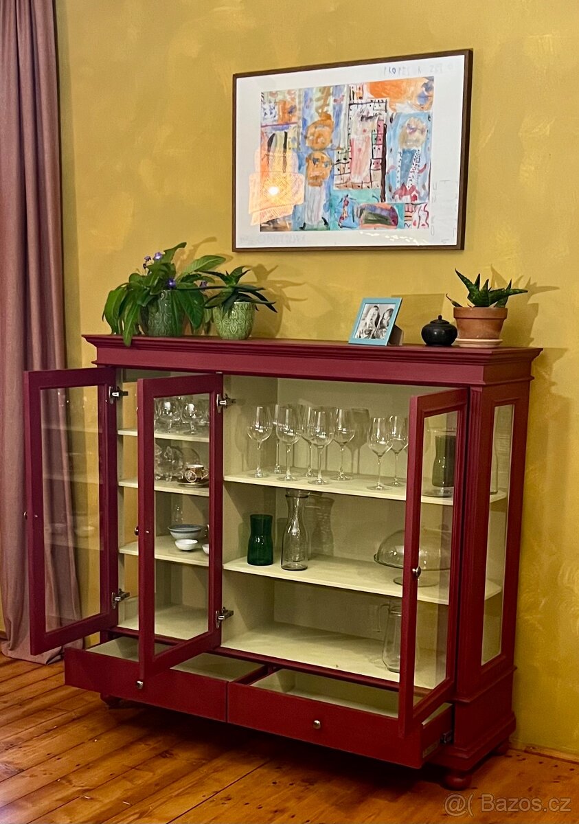 Originální dřevěná vitrína ve vintage stylu - 6